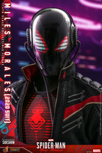 Load image into Gallery viewer, Miles Morales (2020 Suit) Sixth Scale Figure by Hot Toys